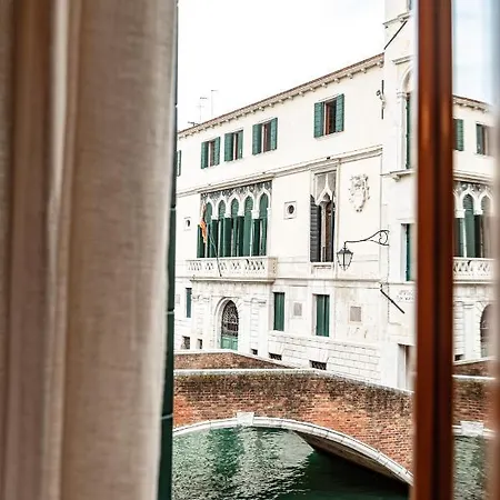 Canale View - S. Agostino Apartment *