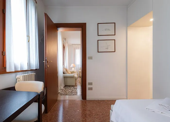 Hostmate - - Sant Agostino Venetië